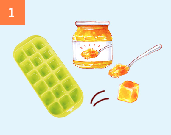 ジャムを製氷機で凍らせる様子