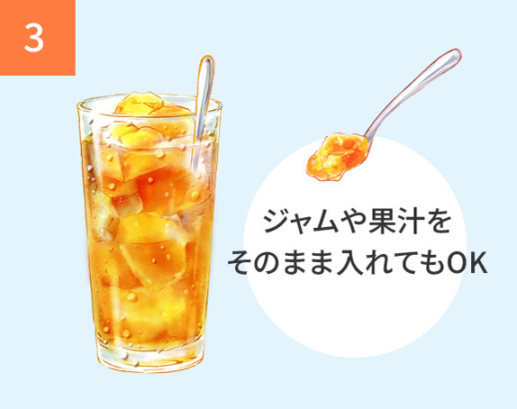 ジャムをスプーンで入れる様子